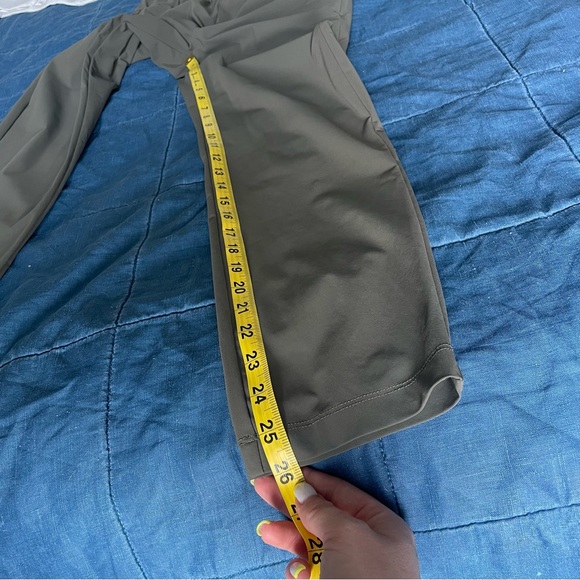 Vuori Miles Ankle Pant. Size S in Ash Color - Picture 3 of 10